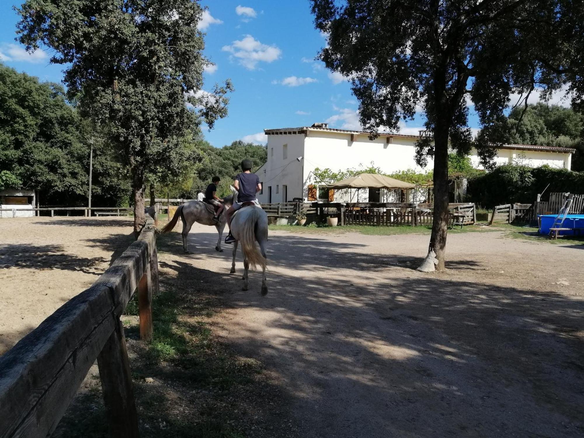 Casa Rural, Can Cirera Serinya Luaran gambar
